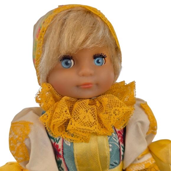 🌼 Vintage European Folk Doll – Handmade Traditional Costume – Collectible 10” D - Picture 2 of 5